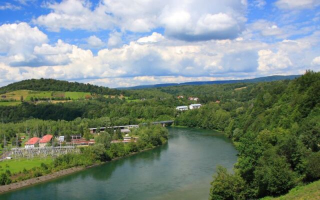 Pomysł na niezapomniany weekend? Spływ pontonowy w Bieszczadach! Zielony Ponton